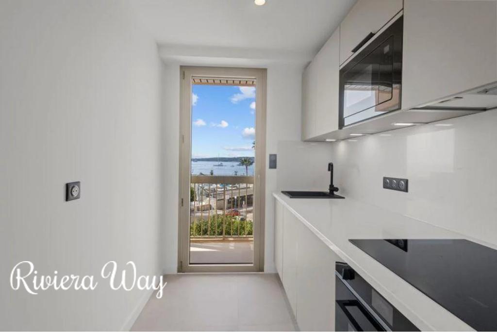 2 room apartment in Cannes, photo #1, listing #103852224