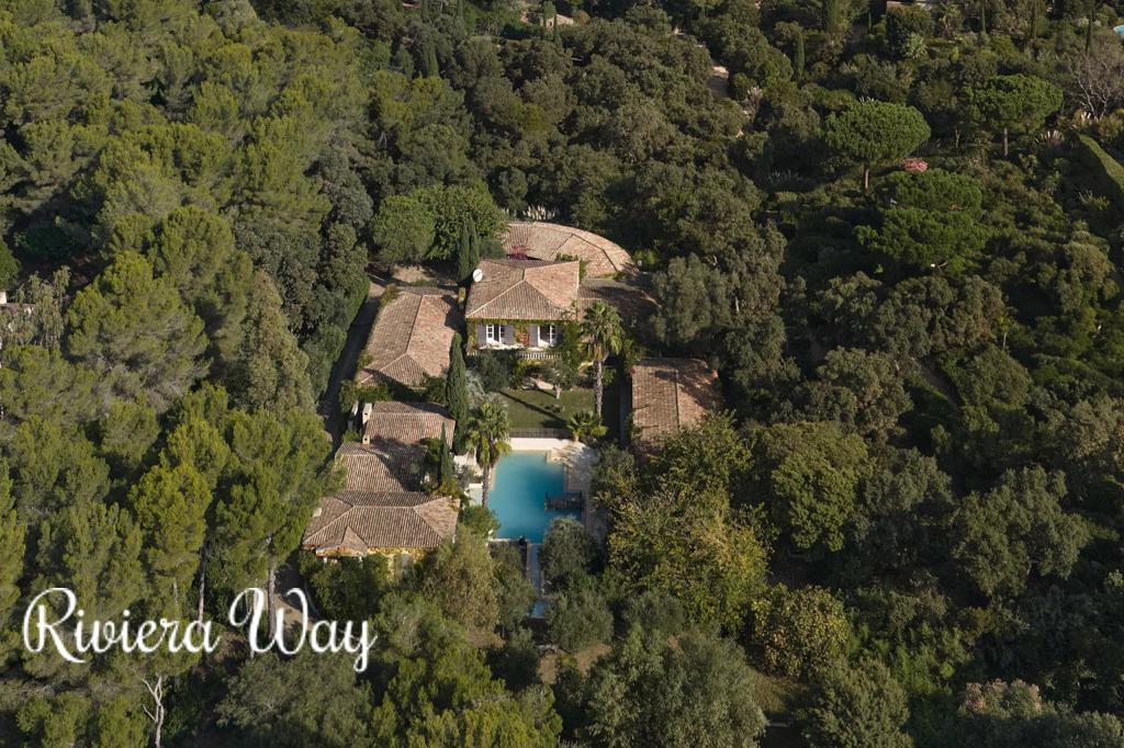 13 room villa in Bormes-les-Mimosas, photo #2, listing #104501502