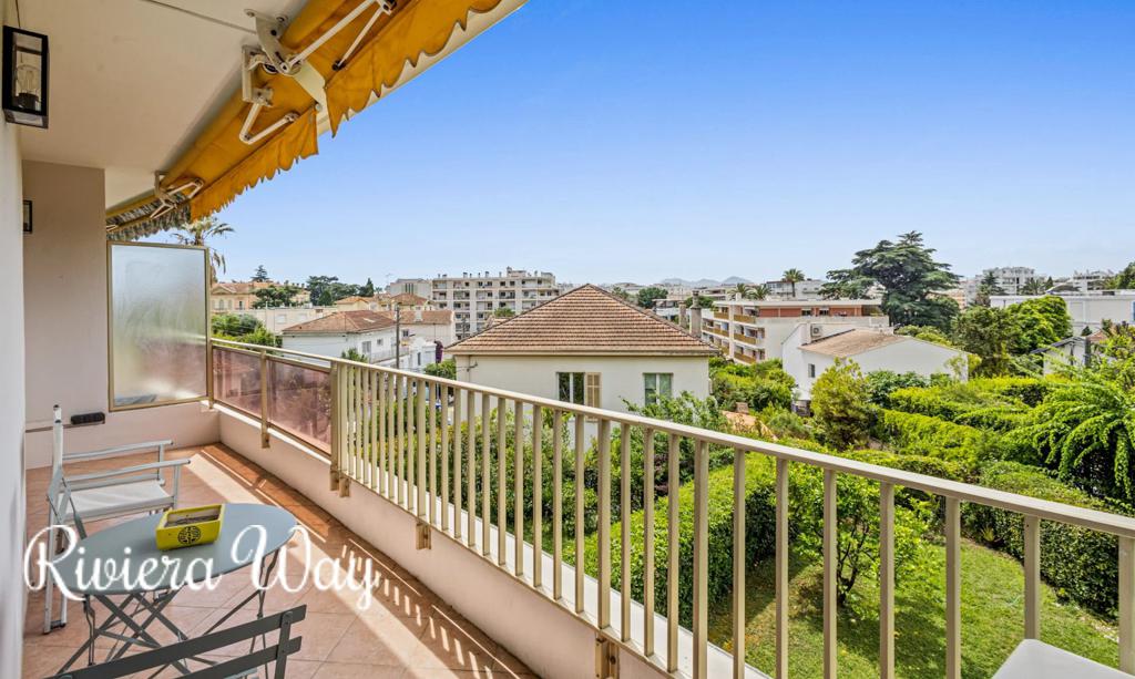2 room apartment in Cannes, photo #1, listing #106452528