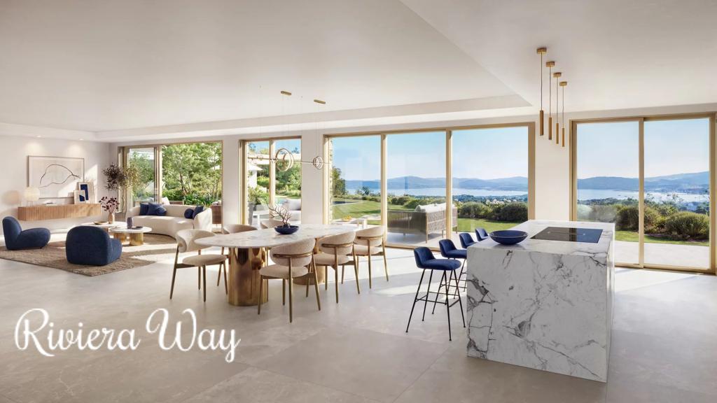 6 room villa in Grimaud, photo #4, listing #106360884