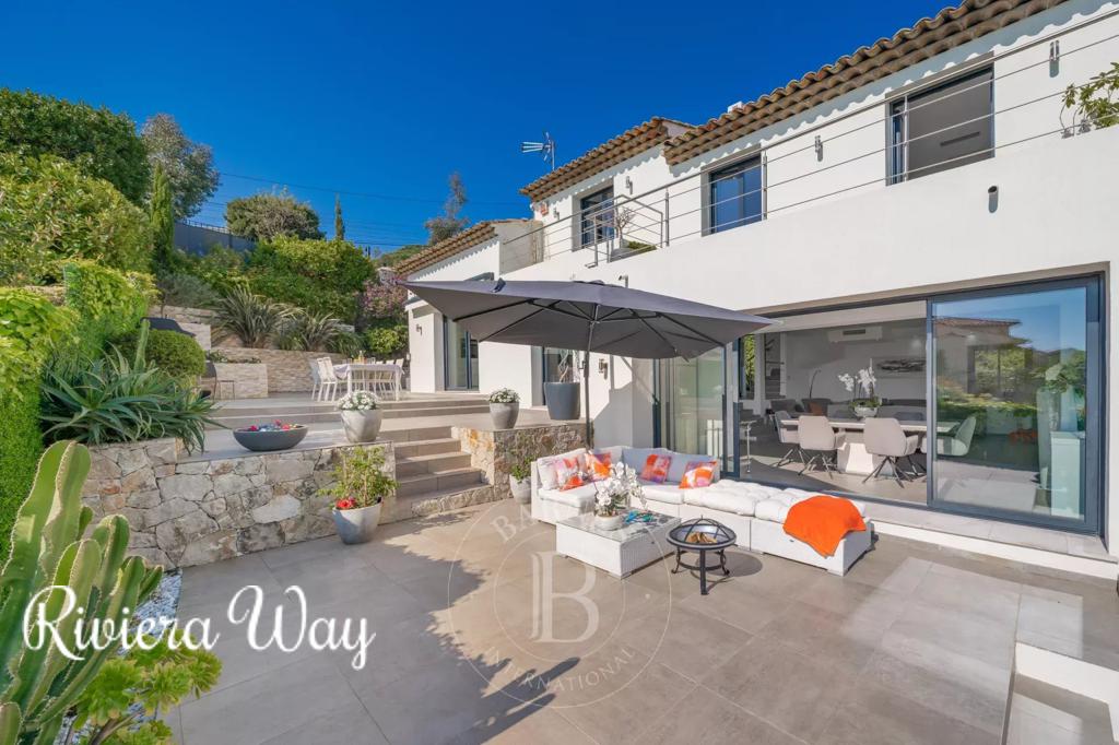 8 room villa in Vallauris, photo #2, listing #88314954
