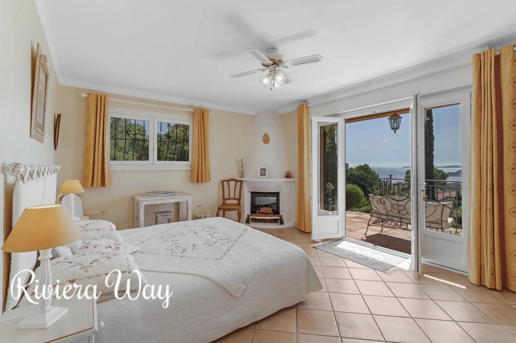 Villa in La Croix-Valmer, photo #9, listing #106343118