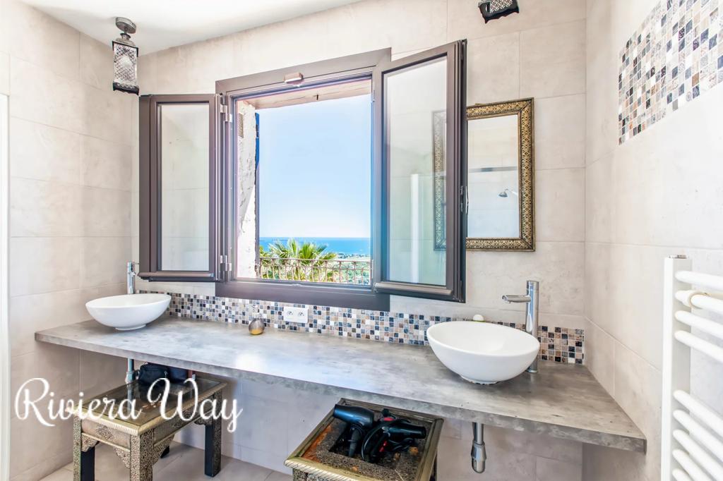 8 room villa in Cannes, photo #4, listing #106284192