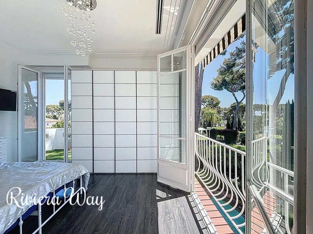 6 room villa in Cap d'Antibes, photo #9, listing #103082574