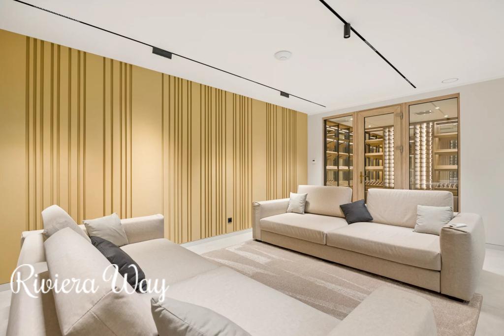 10 room villa in Antibes, photo #9, listing #107040066