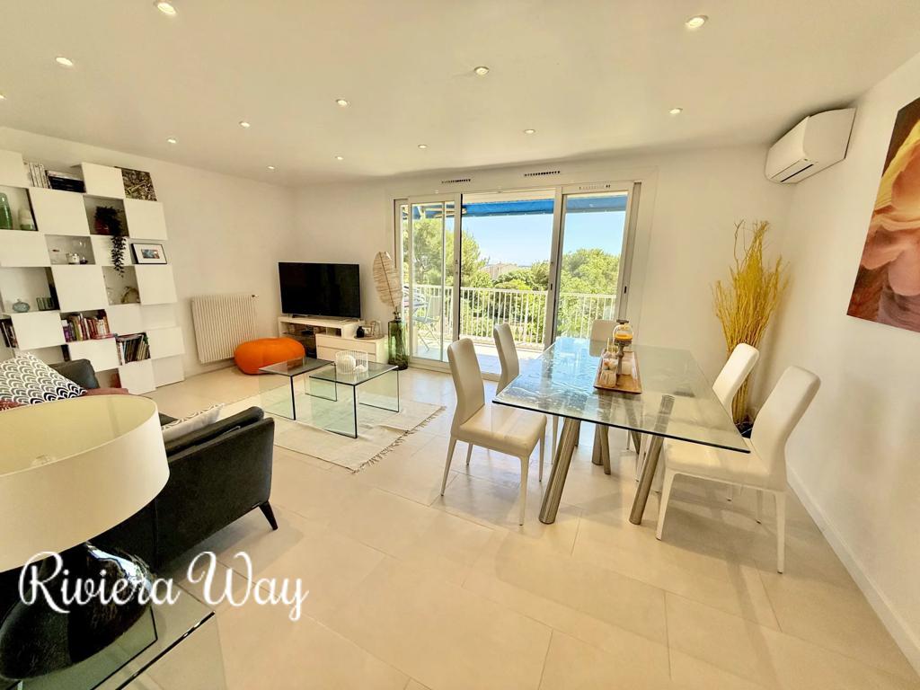 4 room apartment in Antibes, photo #8, listing #103061112