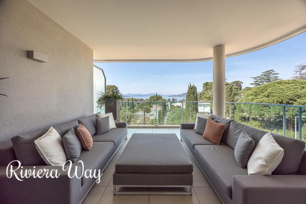 4 room apartment in Antibes, photo #6, listing #106015896