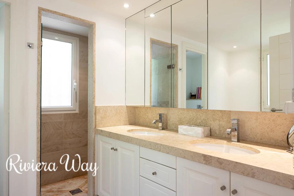 Villa in Antibes, photo #1, listing #103658436