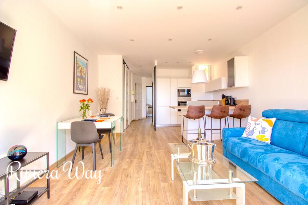 2 room apartment in Cannes, photo #2, listing #105354186