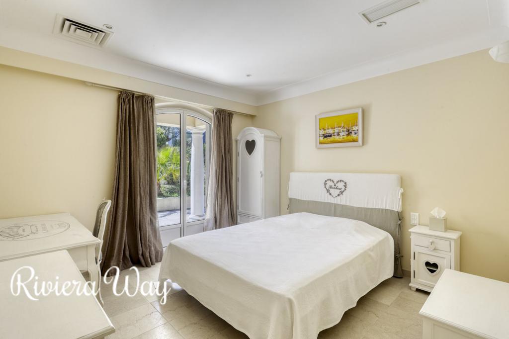 8 room villa in Ramatyuel, photo #3, listing #88533102