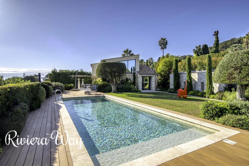 8 room villa in Cannes, photo #7, listing #105139734
