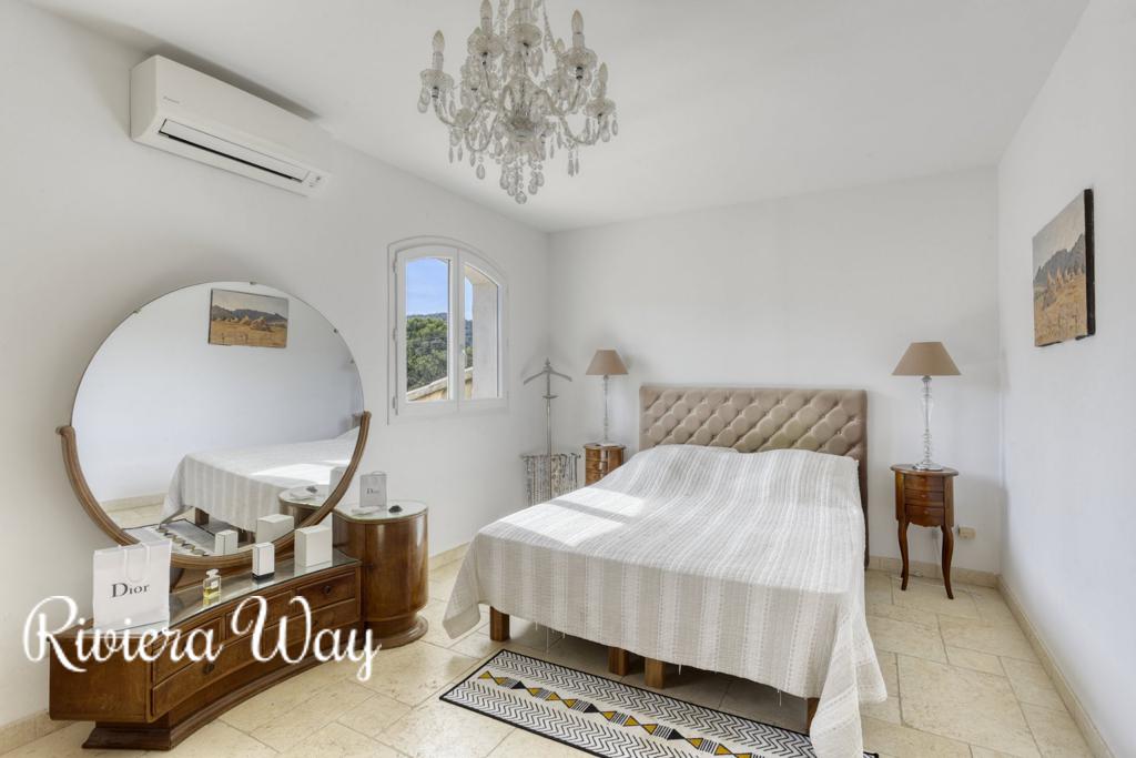 10 room villa in Bormes-les-Mimosas, photo #2, listing #90498156