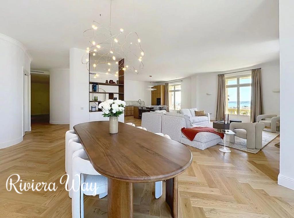 4 room apartment in Cannes, photo #4, listing #106678656