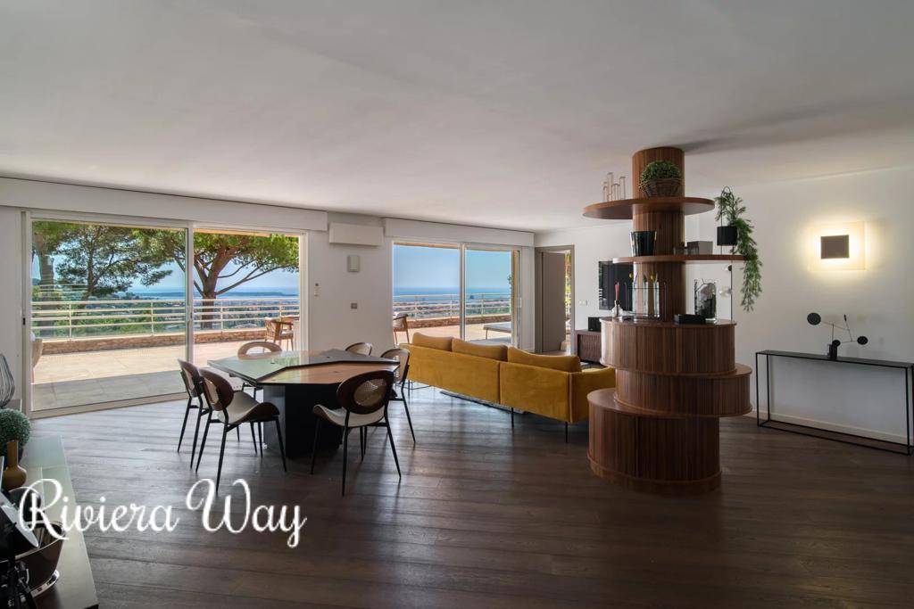 5 room apartment in Cannes, photo #2, listing #106650264