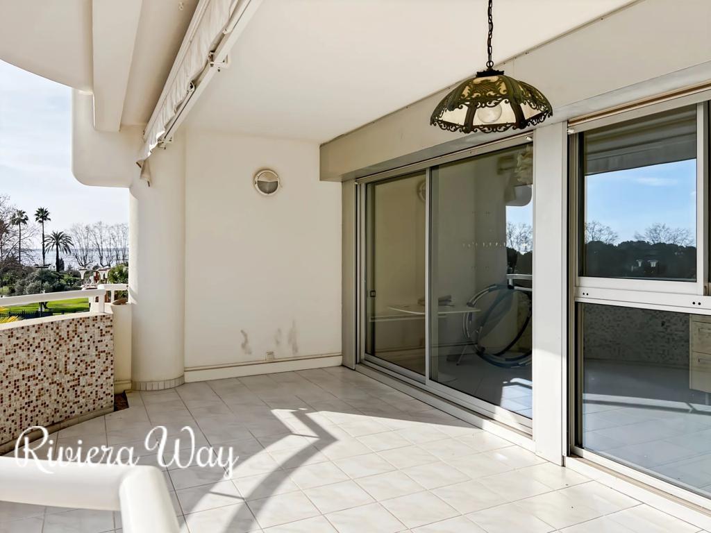 1 room apartment in Juan-les-Pins, photo #4, listing #105375732