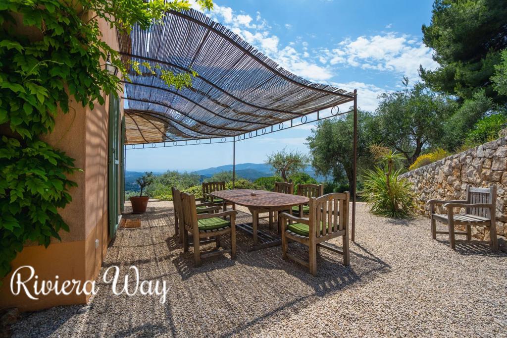 6 room villa in Grasse, photo #3, listing #106454922