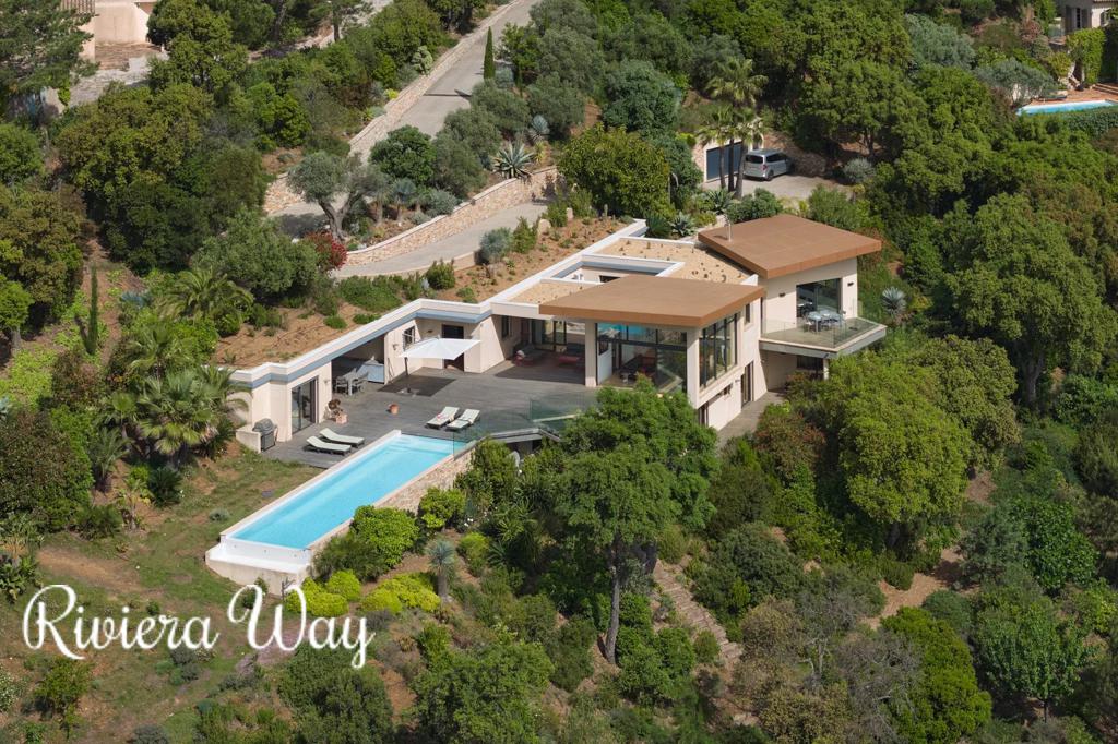 10 room villa in La Croix-Valmer, photo #1, listing #102842418