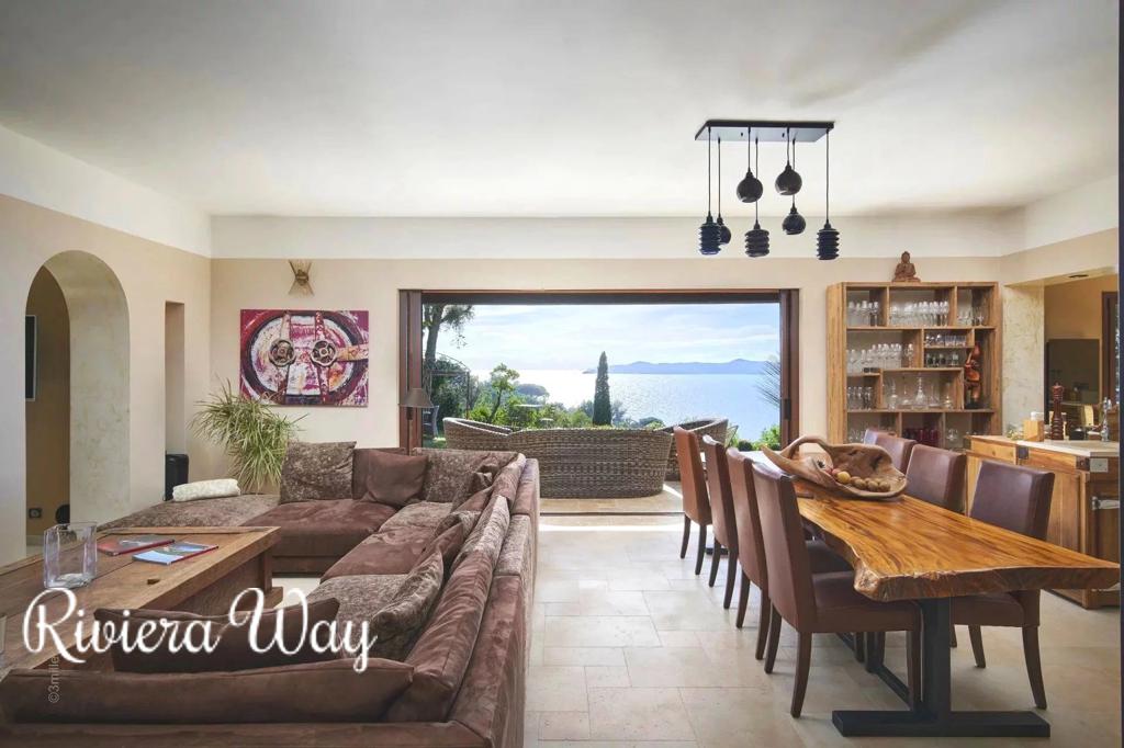 7 room villa in Le Lavandou, photo #8, listing #93447690