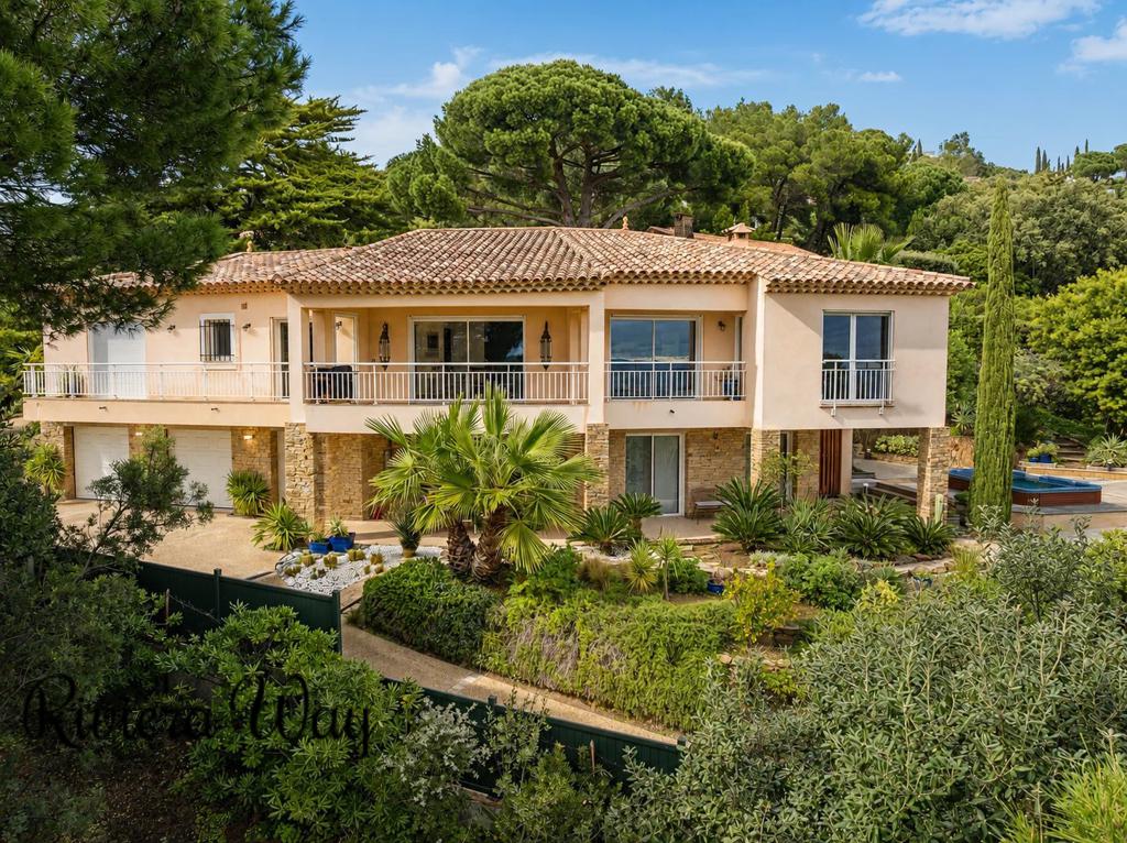 5 room villa in Le Lavandou, photo #2, listing #105223146