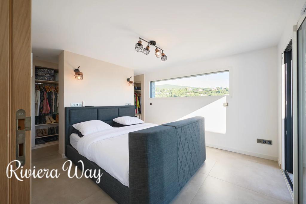 9 room villa in Cavalaire-sur-Mer, photo #10, listing #97985832