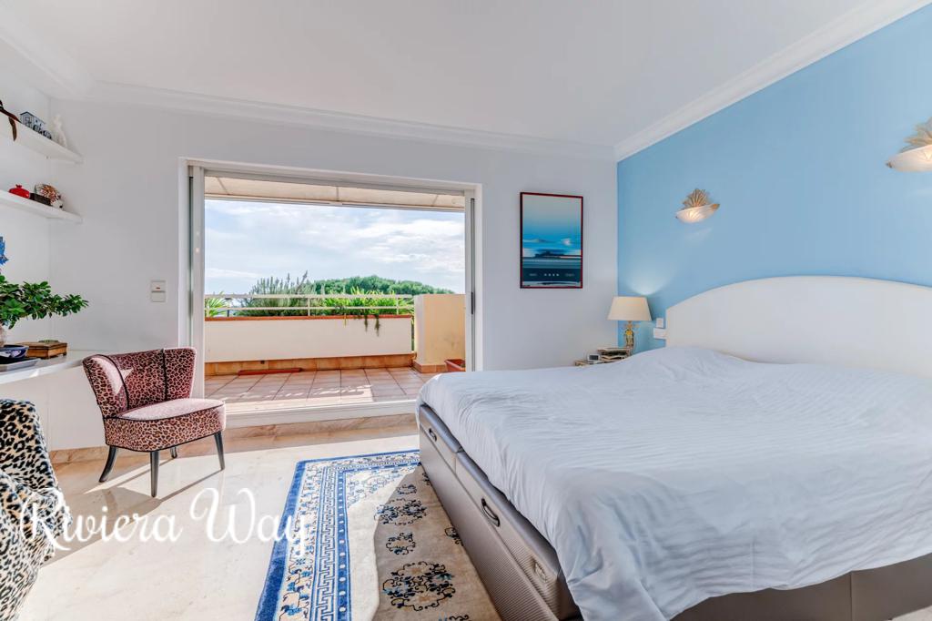 4 room apartment in Cannes, photo #7, listing #106239756