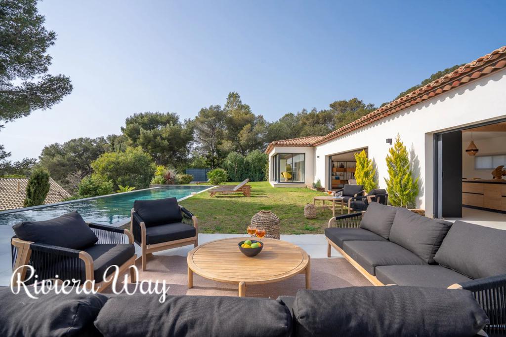 7 room villa in La Croix-Valmer, photo #2, listing #103324410