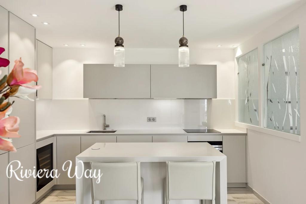 4 room apartment in Cannes, photo #1, listing #103125666