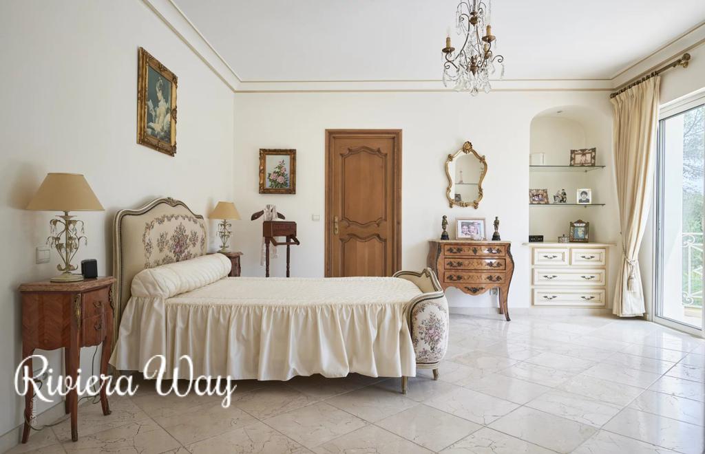 6 room villa in Mougins, photo #2, listing #95142138