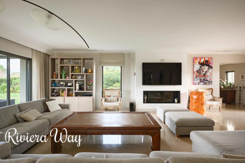 8 room villa in Saint-Tropez, photo #8, listing #106013628