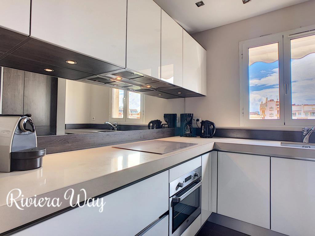 4 room apartment in Cannes, photo #3, listing #103766460
