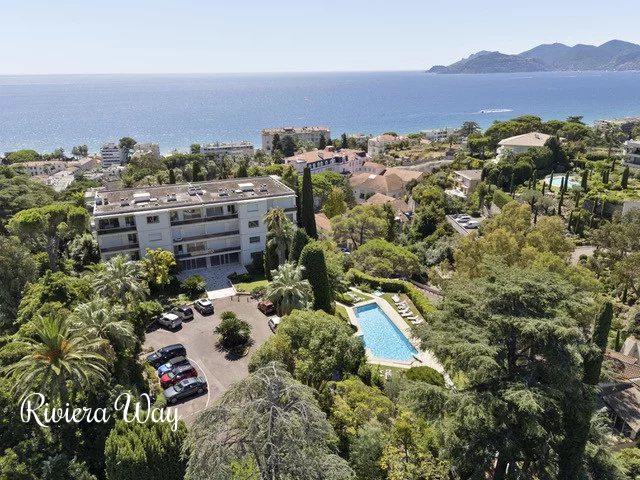 5 room apartment in Cannes, photo #1, listing #104334468