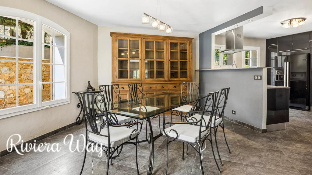 8 room villa in Le Rouret, photo #5, listing #106276296