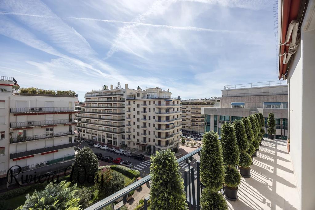 3 room apartment in Cannes, photo #9, listing #102865980
