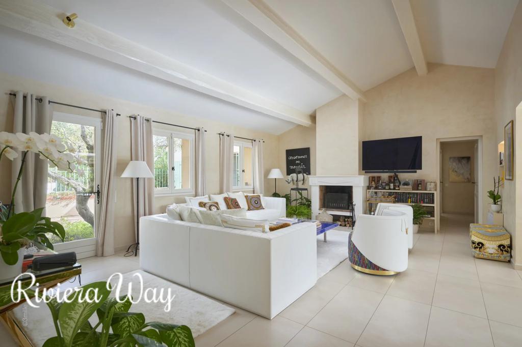 10 room villa in Saint-Tropez, photo #9, listing #91395318