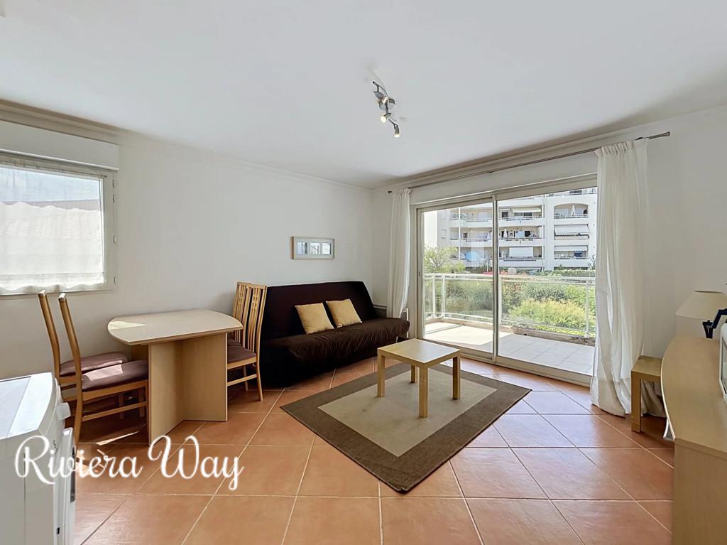 2 room apartment in Juan-les-Pins, photo #4, listing #106127574
