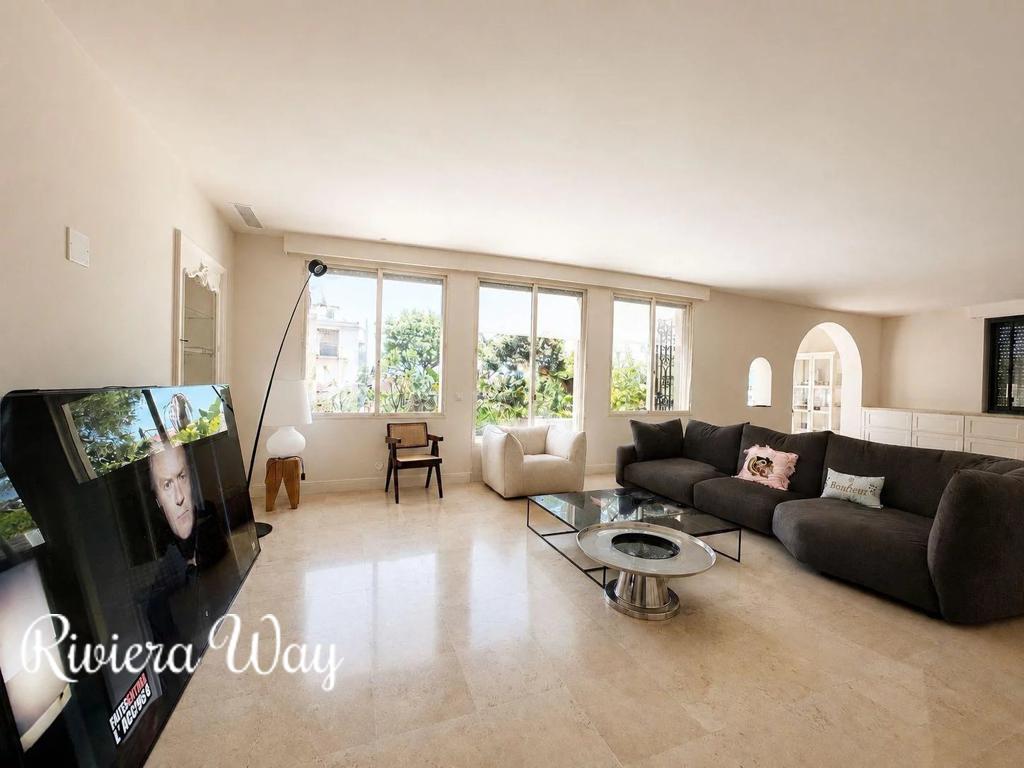 4 room apartment in Cannes, photo #2, listing #106824396