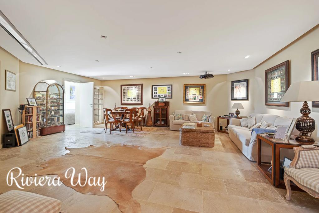 8 room villa in Mougins, photo #9, listing #82624752