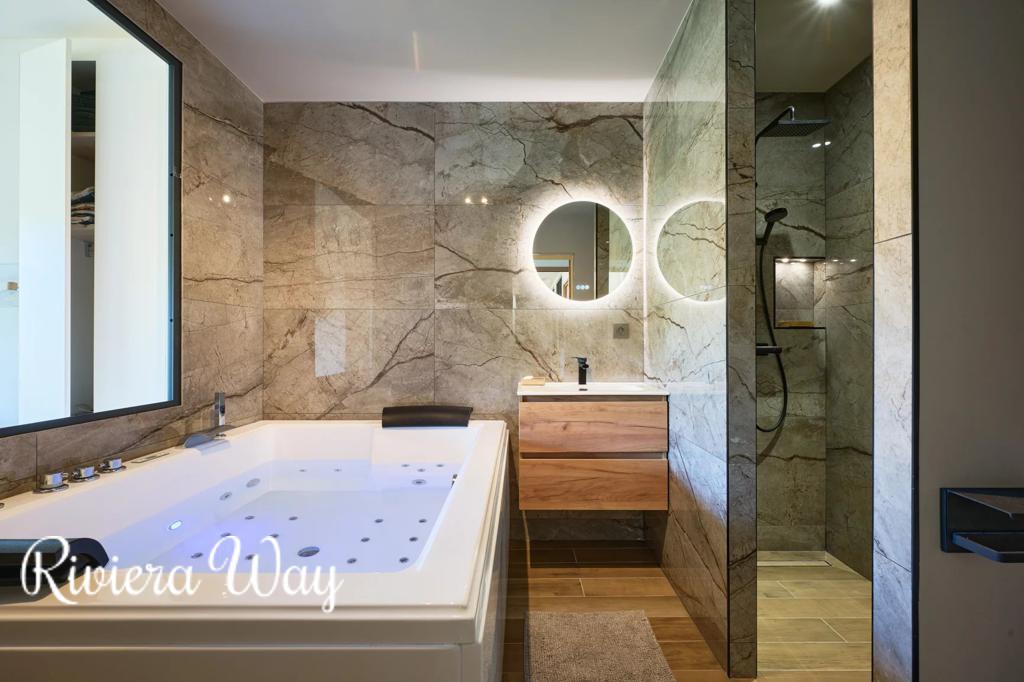 9 room villa in Cavalaire-sur-Mer, photo #6, listing #97985832