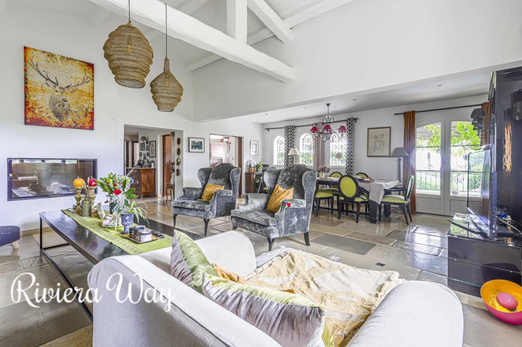 5 room villa in La Gaude, photo #3, listing #104471472