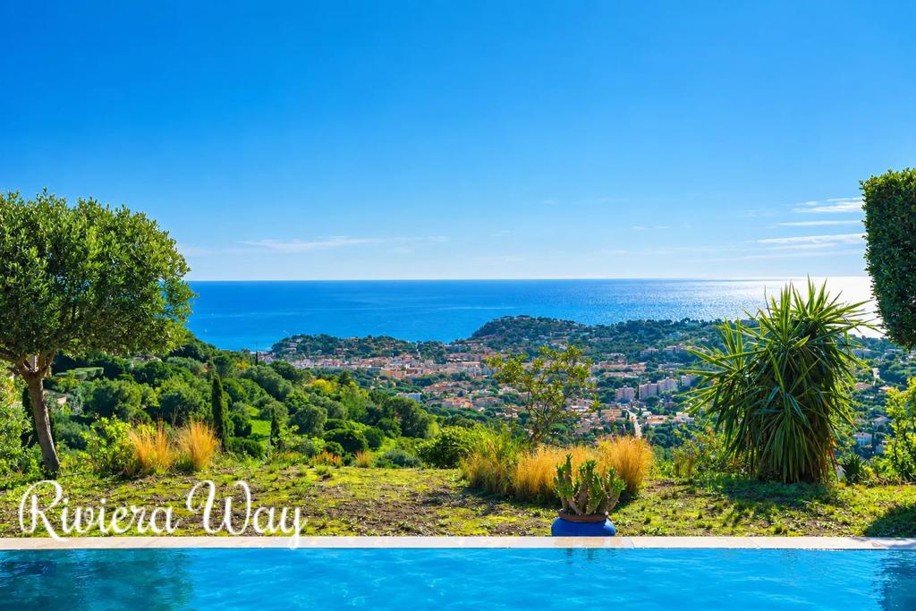 7 room villa in Cavalaire-sur-Mer, photo #2, listing #105455322