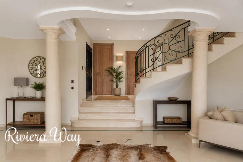6 room villa in Grimaud, photo #8, listing #107031624