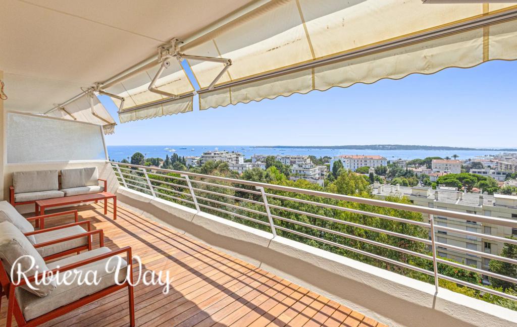 4 room apartment in Cannes, photo #1, listing #106122366