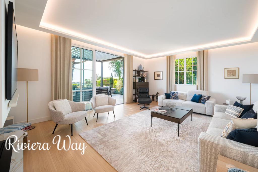 9 room villa in Cannes, photo #5, listing #107162034