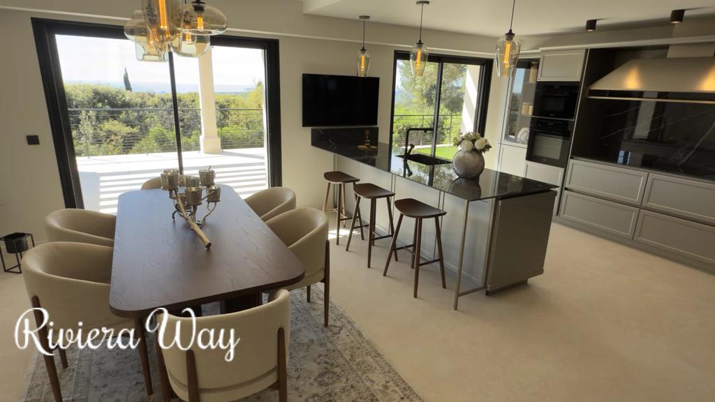 9 room villa in Saint-Paul-de-Vence, photo #4, listing #103085514