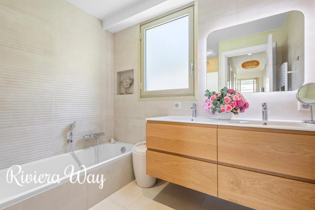 5 room apartment in Le Cannet, photo #10, listing #106444128