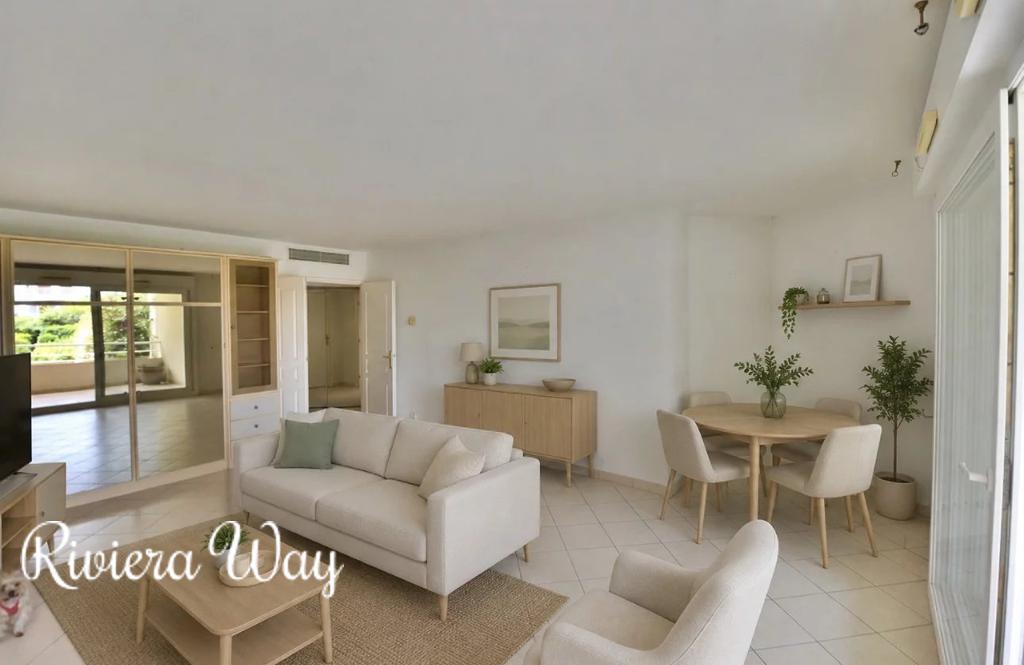 Apartment in Antibes, photo #2, listing #106804950
