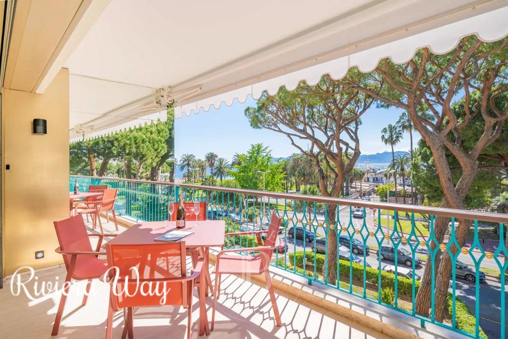 4 room apartment in Cannes, photo #10, listing #99642564