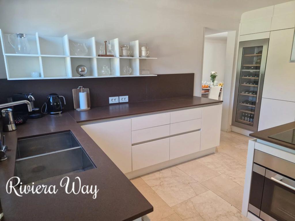 8 room villa in Saint-Tropez, photo #8, listing #106155798