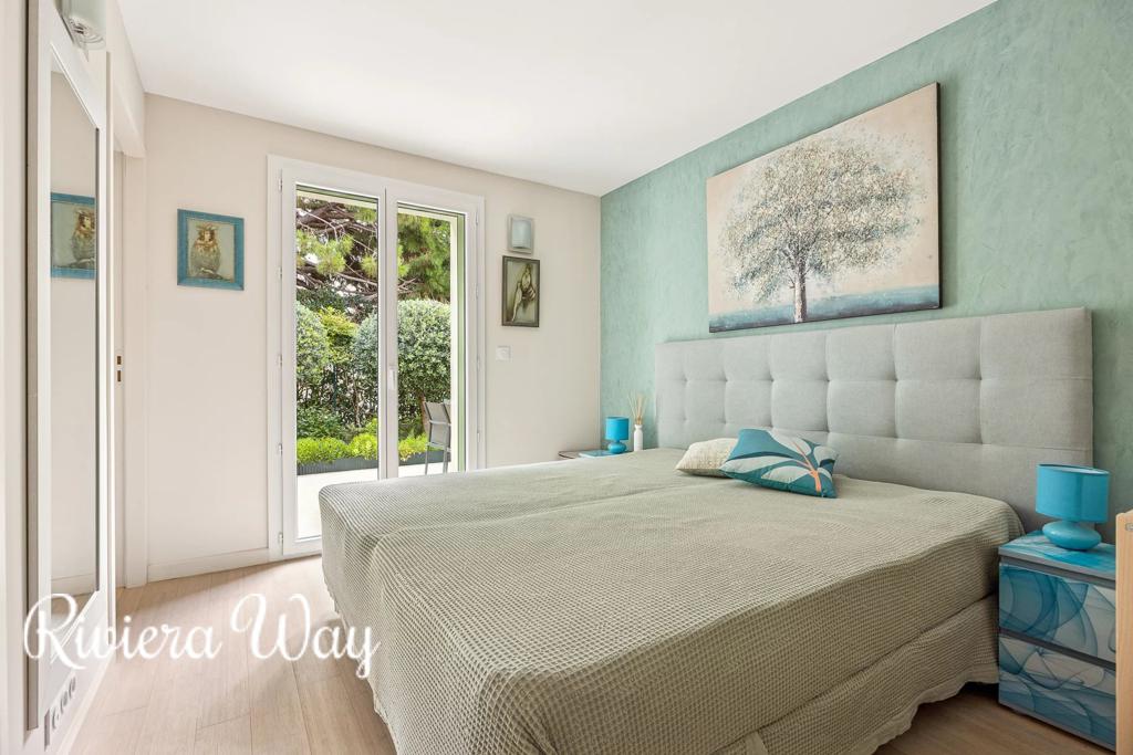 4 room villa in Antibes, photo #4, listing #104479704