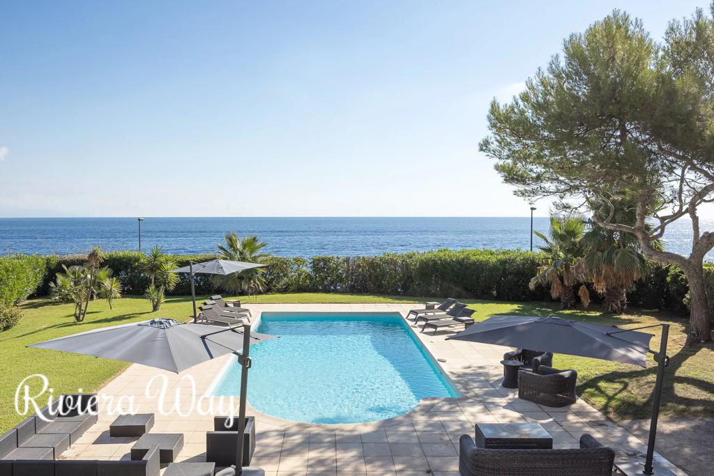6 room villa in Cap d'Antibes, photo #8, listing #107114028